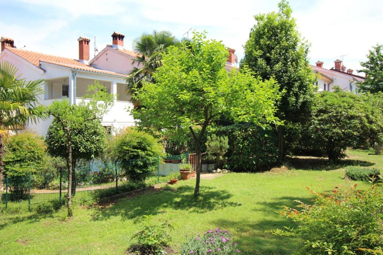 Apartment In Porec/Istrien 10214 Esterno foto