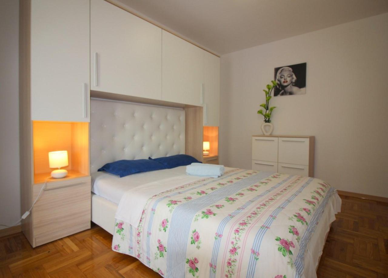 Apartment In Porec/Istrien 10214 Esterno foto